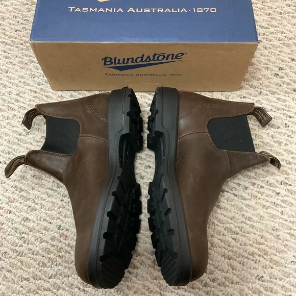 🆕 Blundstone men’s brown leather chelsea ankle boots